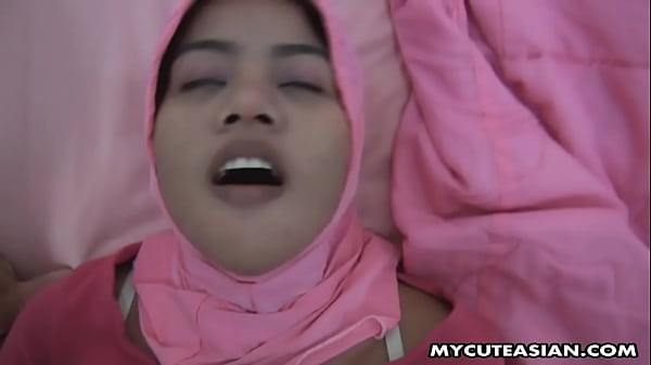 arab slut mia khalifa enjoys massive dick in her wet pussy