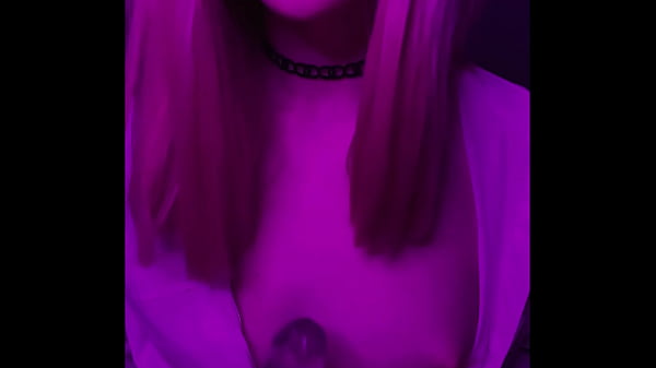 pink hair girl dildoing herself and chatting